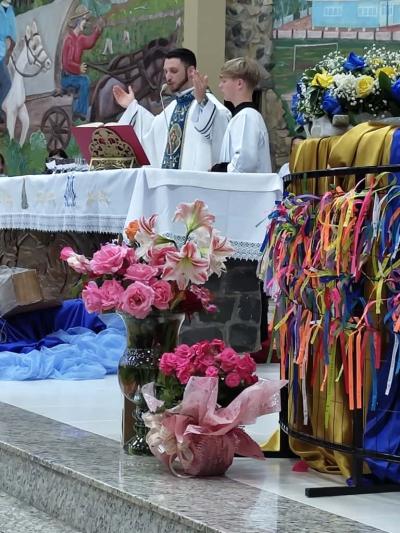 Abertura das Novenas reúne centenas de fiéis em Laranjeiras do Sul Celebração marca o início da preparação para a Festa em honra a Nossa Senhora Aparecida